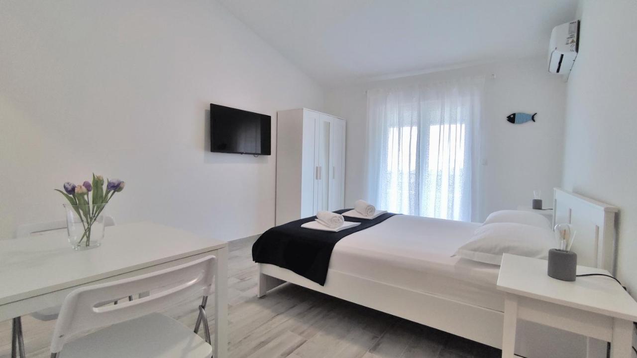 Apartmani Bodo Drvenik  Buitenkant foto